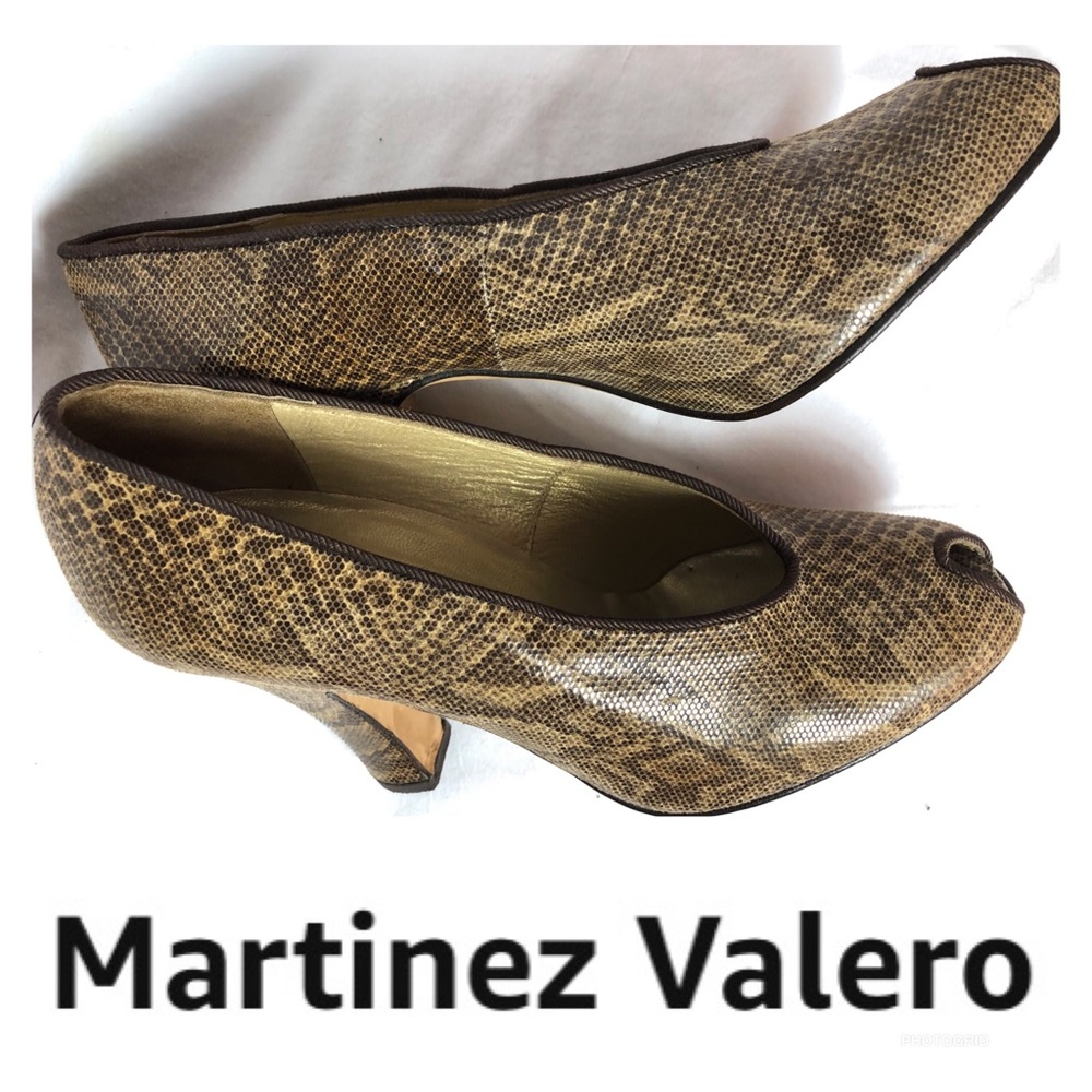 Martinez Valero Brown Snakeskin Pump Casual Flirty Glam Silhouette Elegant